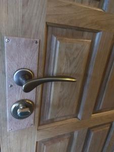 ремонт ручек деревянной двери