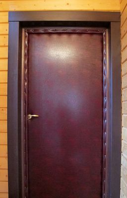 Обивка дверей дермантином в Москве